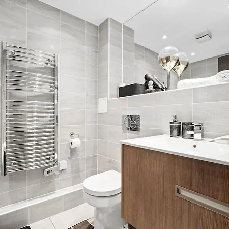2bedroom 2bath 4bed Flat For 6guest With Parking Apartment Birmingham