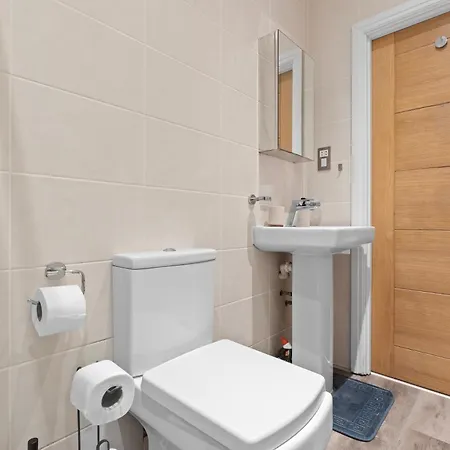 2bedroom 2bath 4bed Flat For 6guest With Parking Apartment Birmingham
