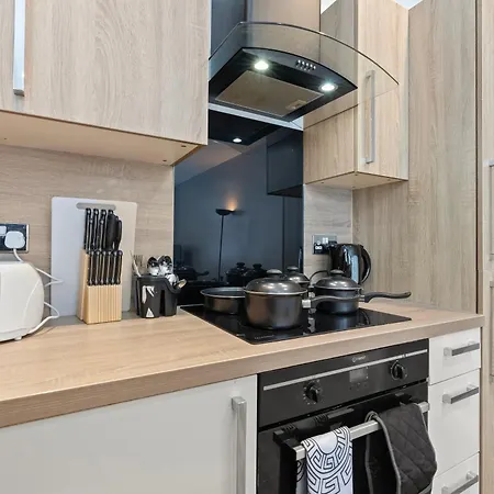 2bedroom 2bath 4bed Flat For 6guest With Parking Apartment