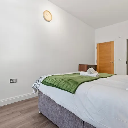 2bedroom 2bath 4bed Flat For 6guest With Parking Apartment Birmingham